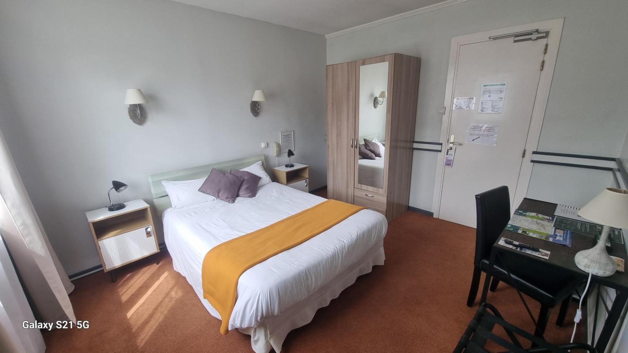 Hotel Du Tricastin Pierrelatte Εξωτερικό φωτογραφία