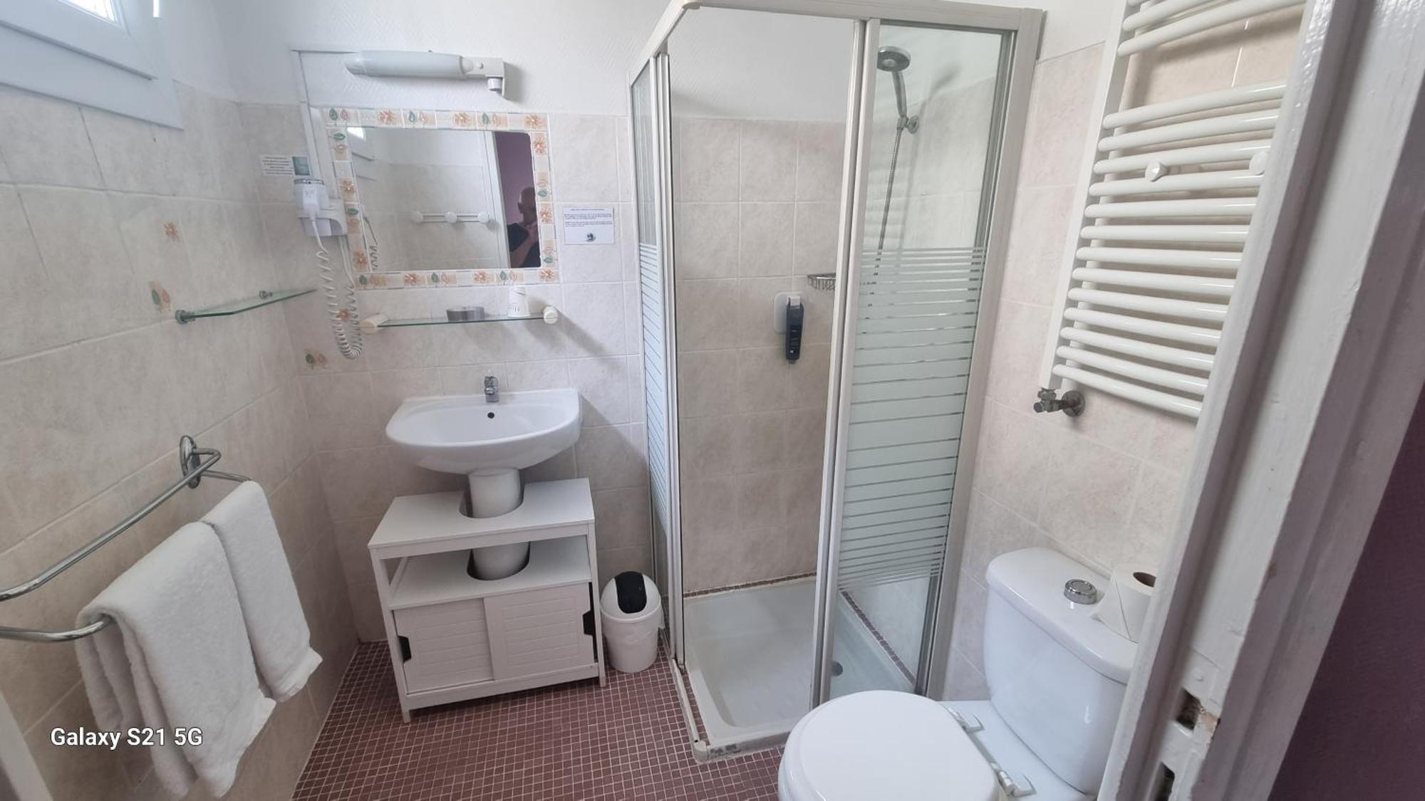 Hotel Du Tricastin Pierrelatte Εξωτερικό φωτογραφία