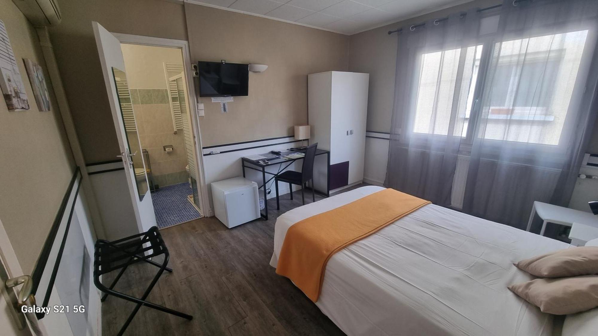 Hotel Du Tricastin Pierrelatte Εξωτερικό φωτογραφία