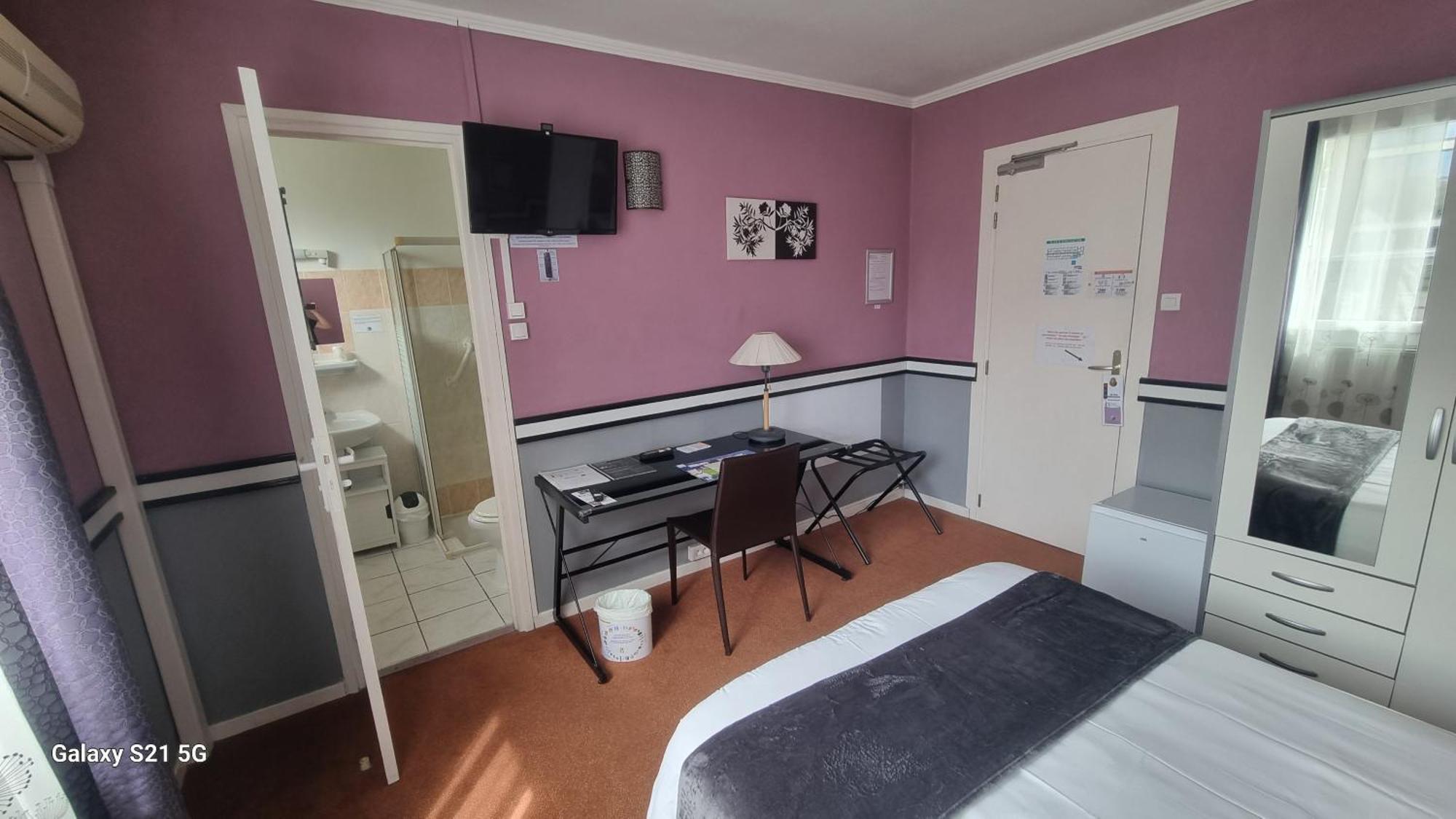 Hotel Du Tricastin Pierrelatte Εξωτερικό φωτογραφία