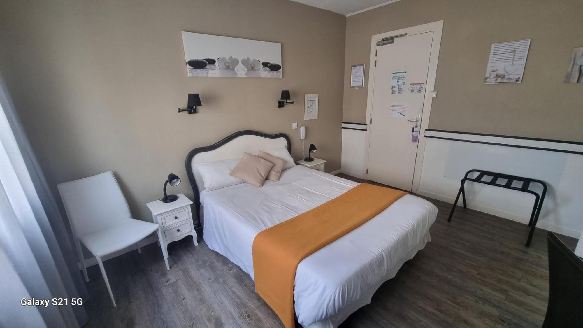 Hotel Du Tricastin Pierrelatte Εξωτερικό φωτογραφία