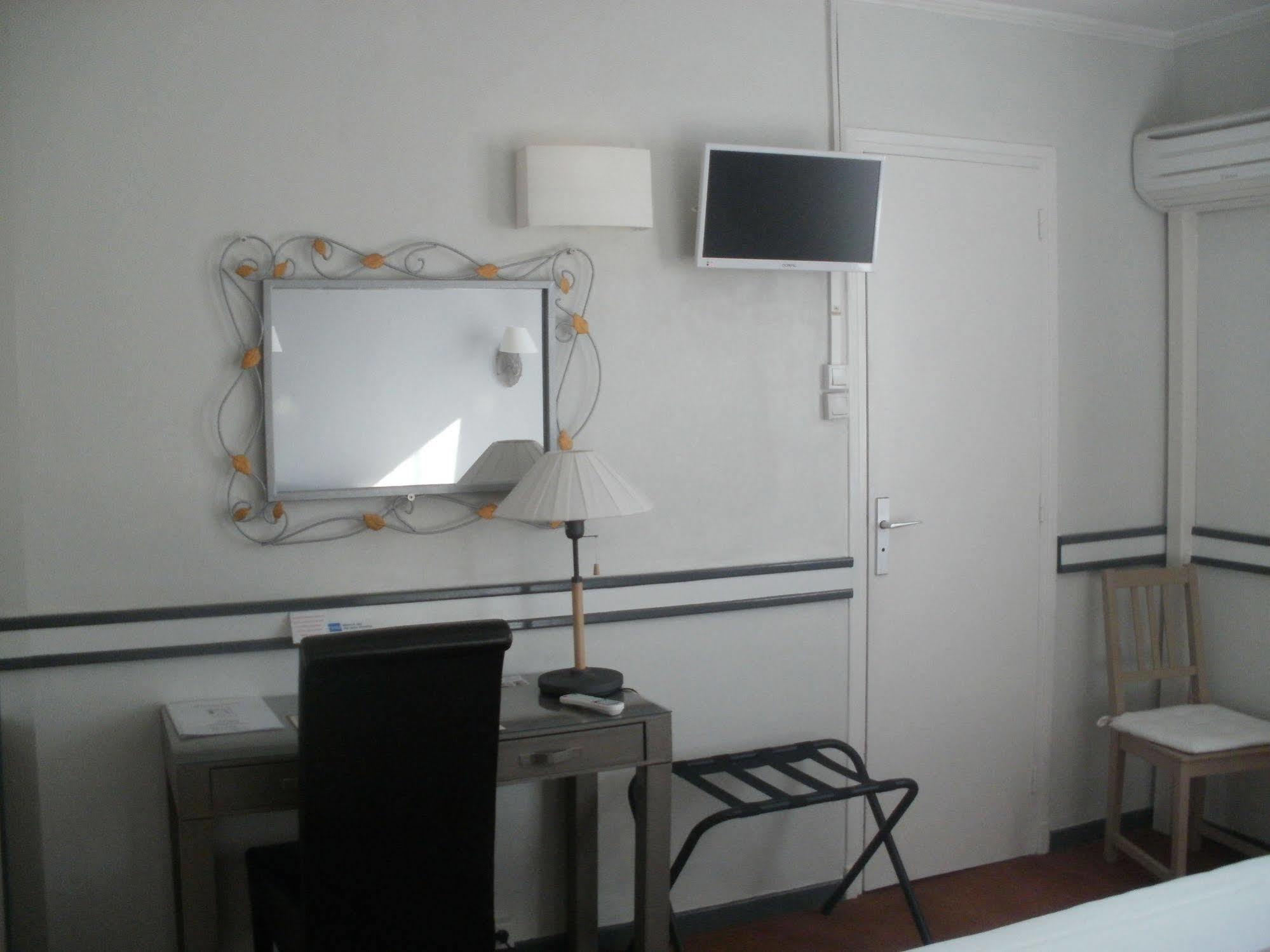 Hotel Du Tricastin Pierrelatte Εξωτερικό φωτογραφία