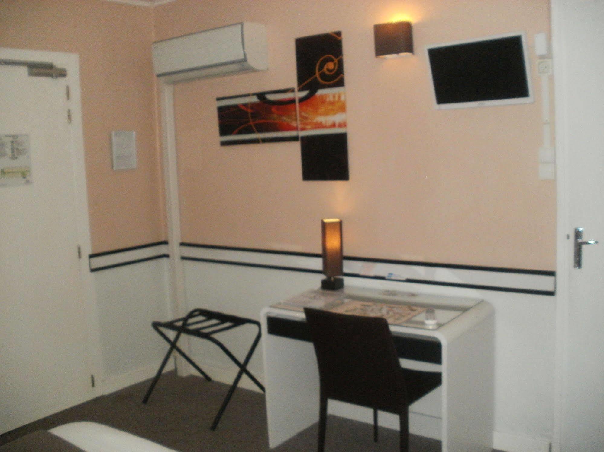 Hotel Du Tricastin Pierrelatte Εξωτερικό φωτογραφία