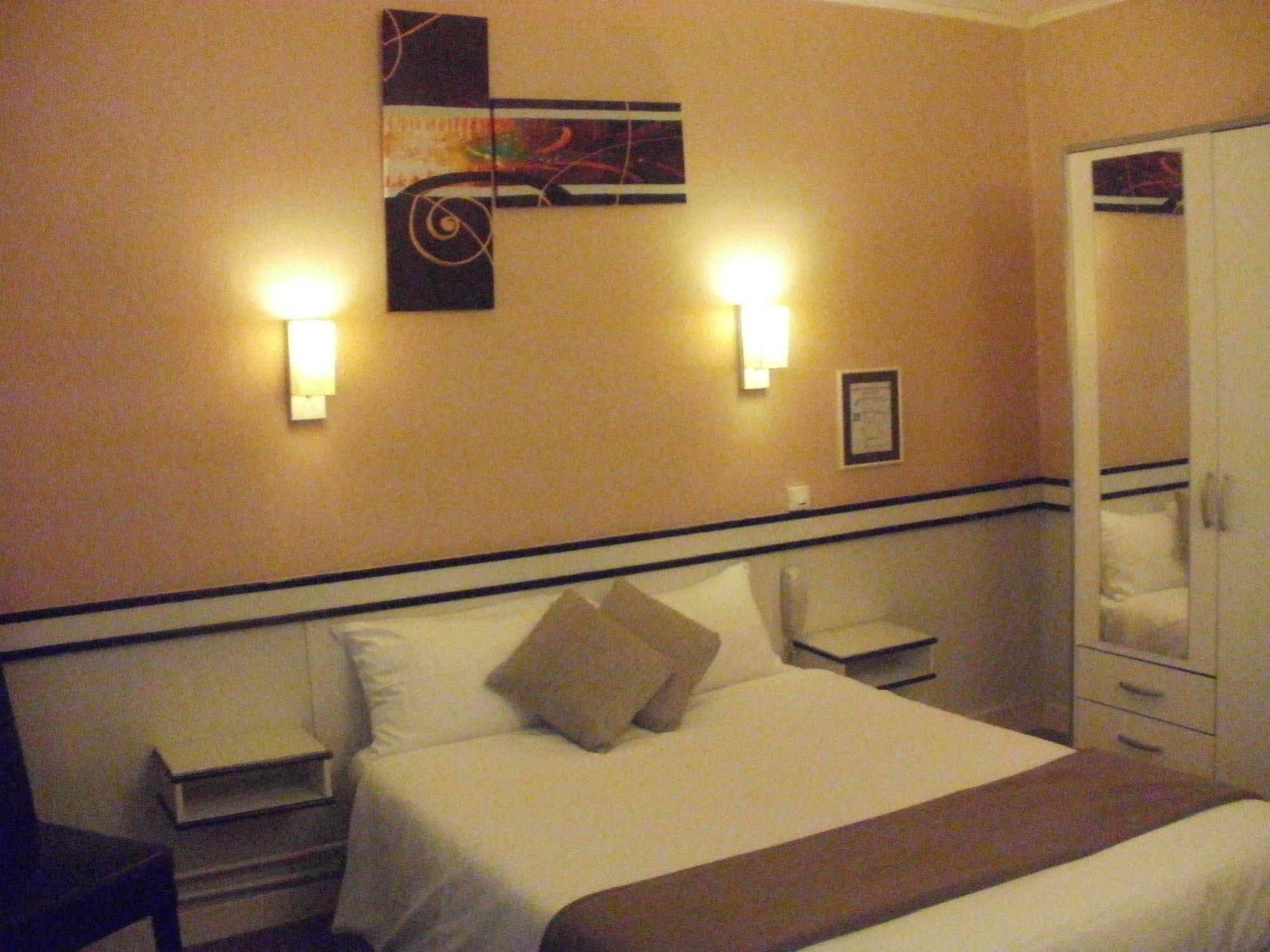Hotel Du Tricastin Pierrelatte Εξωτερικό φωτογραφία